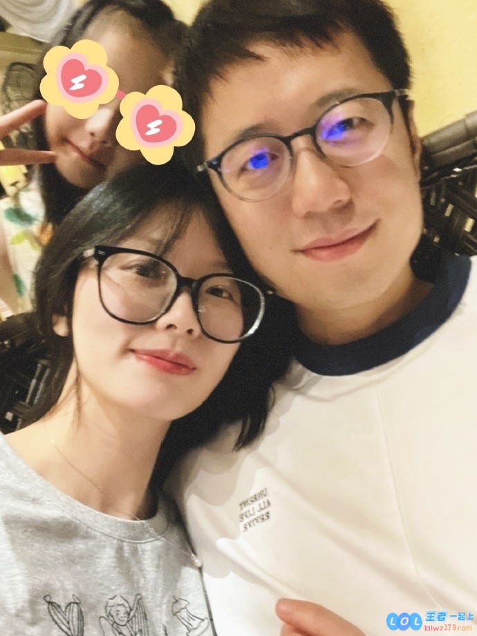 米勒的妻子甜蜜分享合照：热烈祝福大米生日快乐，愿他股票如雨后春笋般翻倍、永享幸福与快乐！