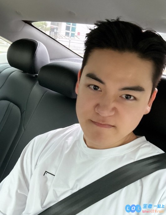 梦想成为造型师的Gumayusi再次展示四种独特的发型：在我看来，长发造型依然是最帅气的选择哦！