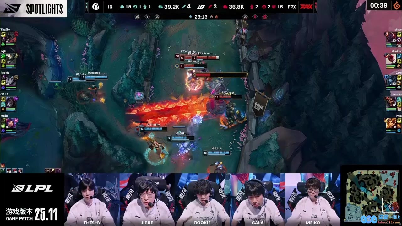 听成能越？TheShy剑魔再现经典场面语音：三个中国玩家齐声高喊别越塔，TS却果断Q闪展开团战