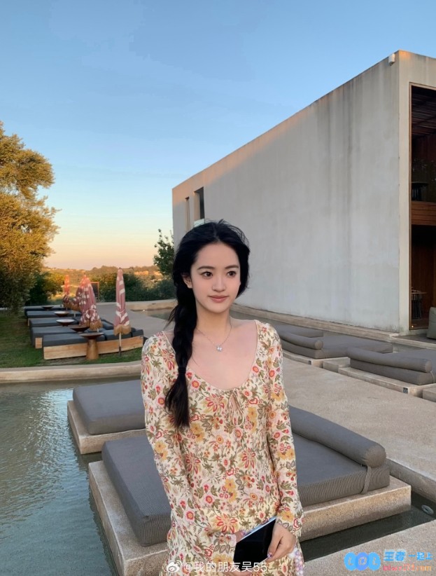 JKL的女友吴55在美丽的希腊扎金索斯畅游，分享她的迷人旅游日记与绝美照片~
