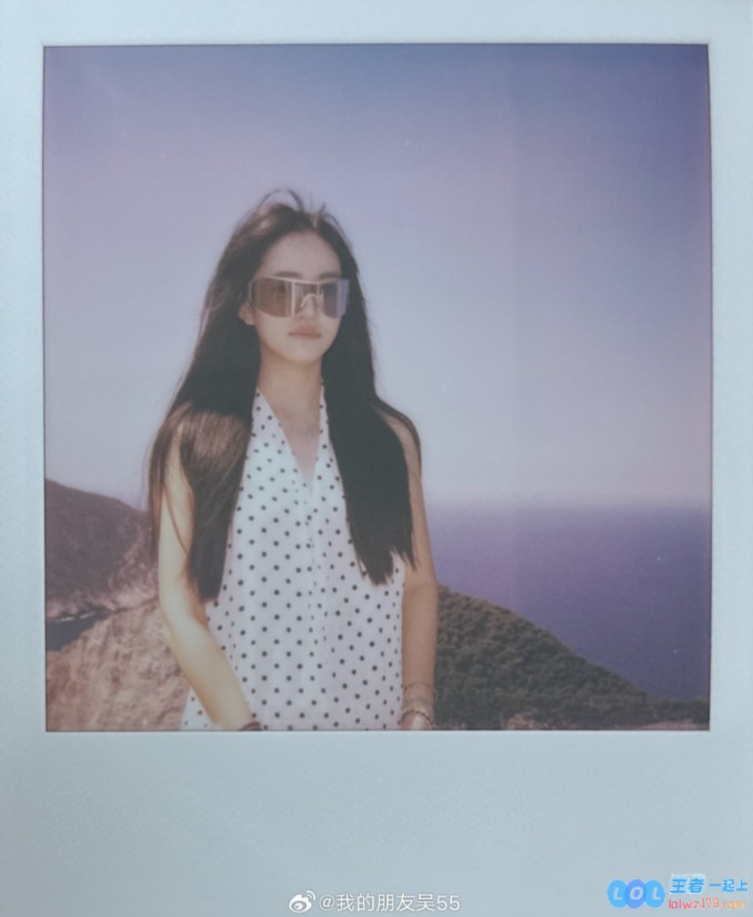 JKL的女友吴55在美丽的希腊扎金索斯畅游，分享她的迷人旅游日记与绝美照片~