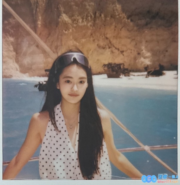 JKL的女友吴55在美丽的希腊扎金索斯畅游，分享她的迷人旅游日记与绝美照片~