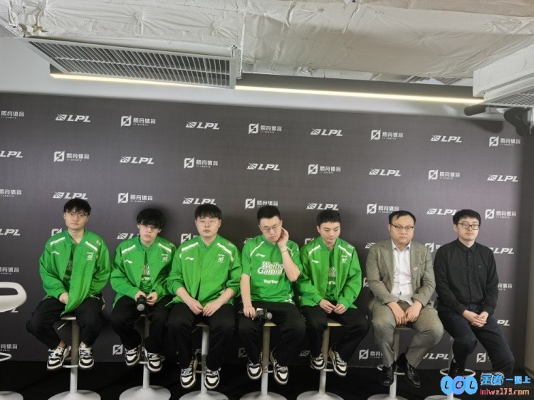 WBG赛后群访教练指出有两局在占据优势情况下遗憾失利呼吁团队在游戏内判断上更加清晰明了