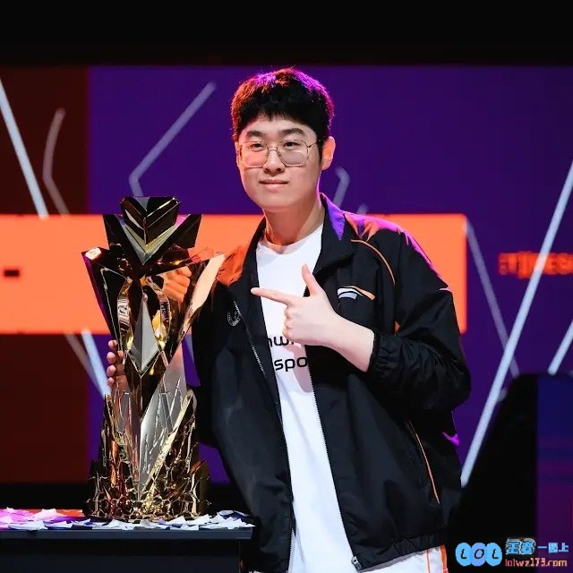 LOLEsports热议：近年来你最欣赏LCK战队在国际赛事中赢得的哪一场辉煌胜利？?