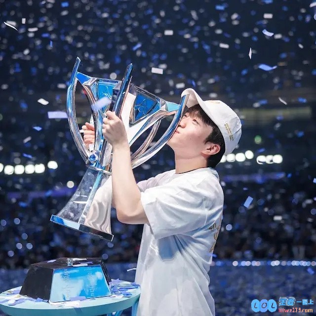 LOLEsports热议：近年来你最欣赏LCK战队在国际赛事中赢得的哪一场辉煌胜利？?