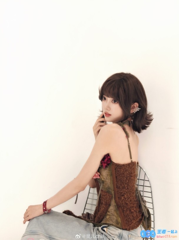 如此倾城貌美！KPL魅力主持人灵儿晒美照：这绝对可以被称为夏季赛的定妆照啊！