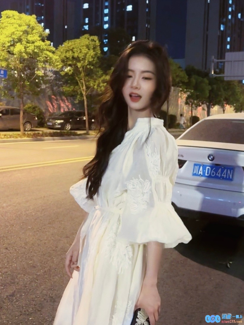 主持方游畅享旅途：随时随地尽情拍摄大小精彩瞬间，让美好回忆定格在每一张照片里