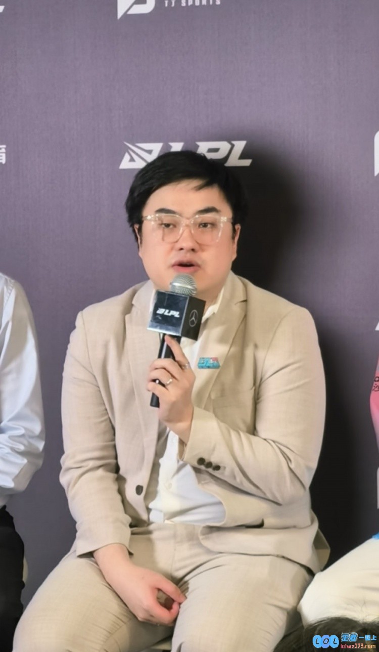 赢得比赛的喜悦！教练感慨：每次都让我选MVP不如把五位表现出色的球员一起赞扬