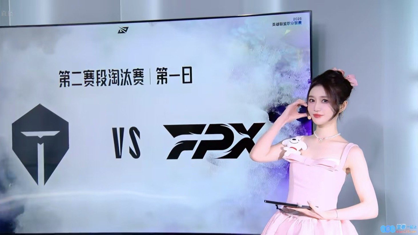 小悠珊珊温馨晒照：阖家团圆的迟来端午祝福，宝贝们假期欢愉快乐每一天～