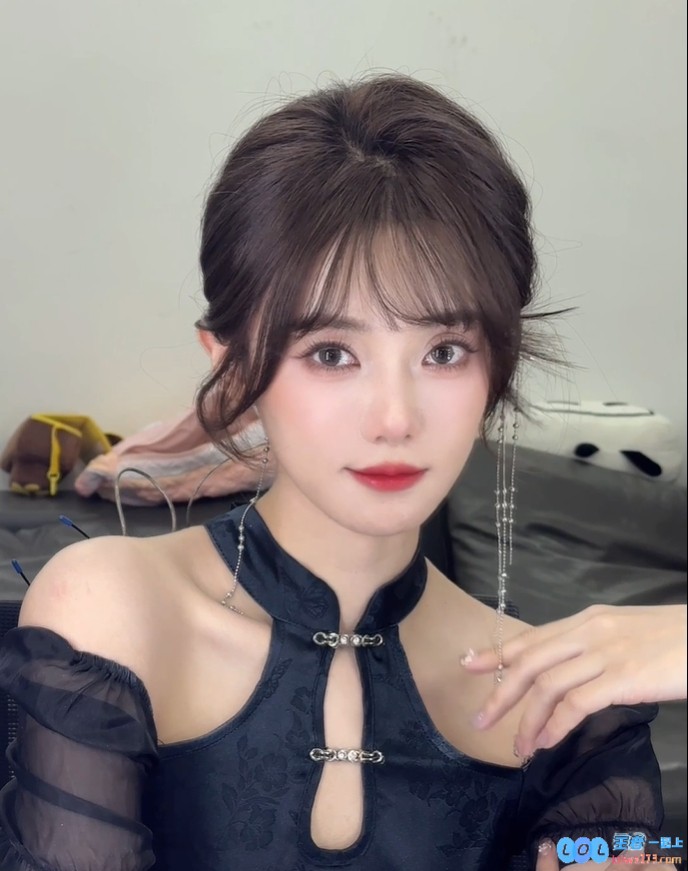 精致！主持小钰更博晒照：好久没见的新中式