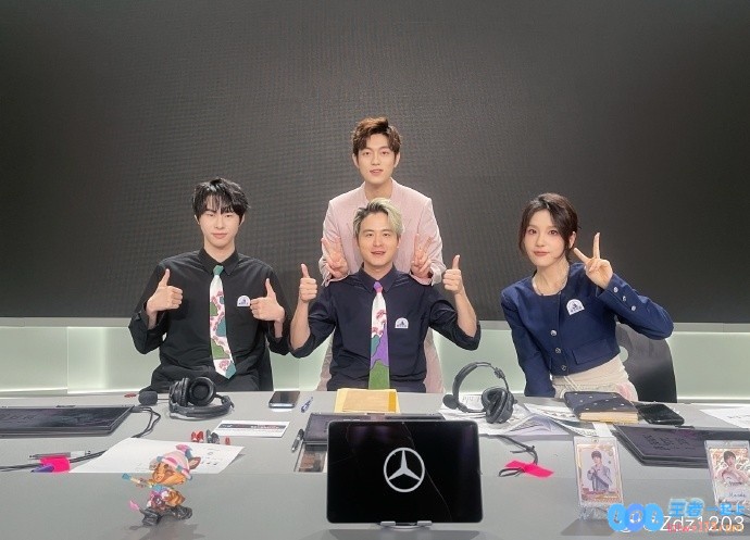 Zdz分享记得、Rita、周宸宇合照：今天解说的很开心恭喜ig?