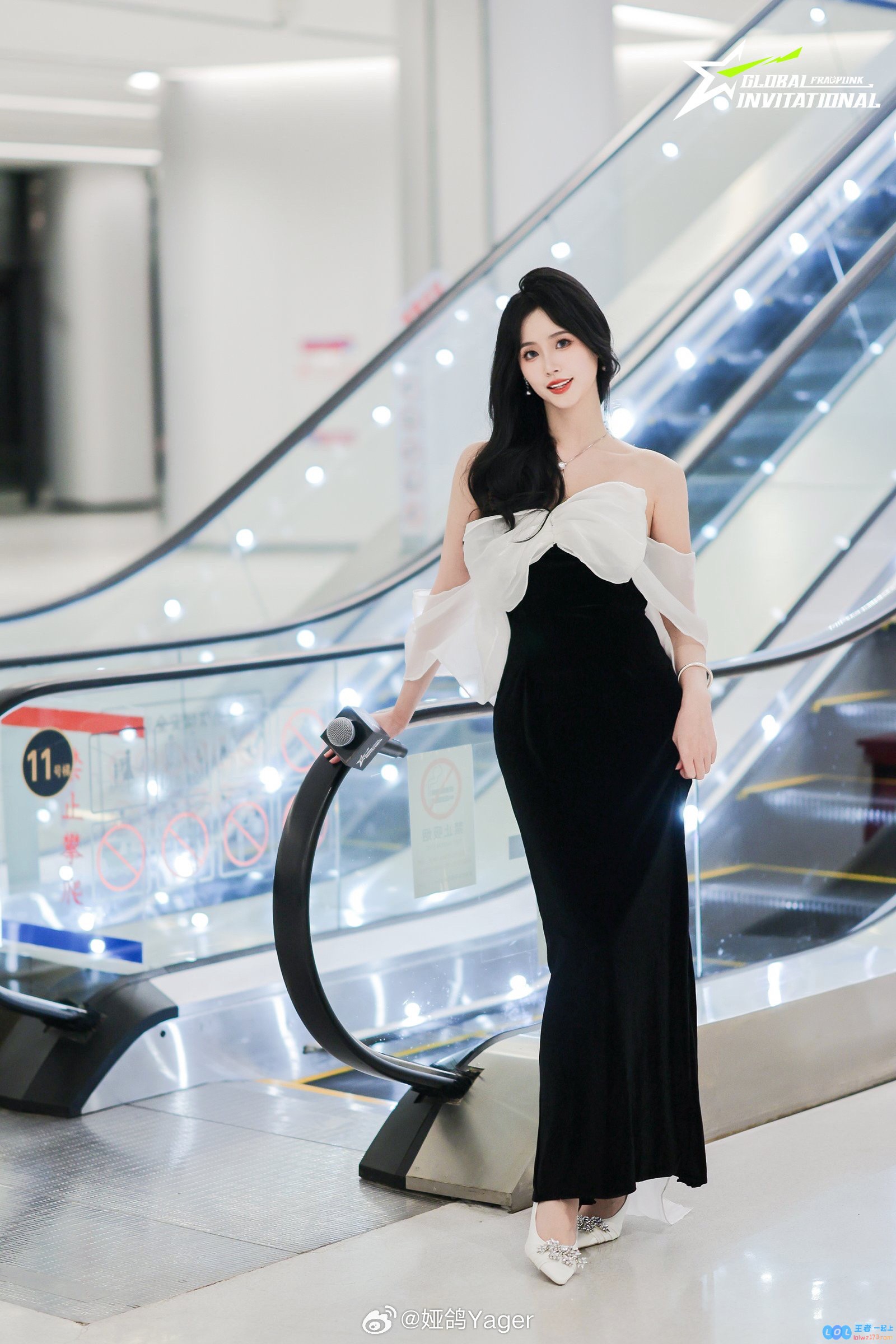 永劫无间美女主持娅鸽晒照：国际赛的线下氛围是真的很好~原来如此吸引人