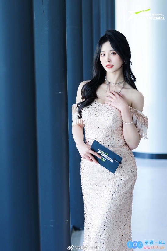 永劫无间美女主持娅鸽晒照：是哪位老师这么会拍～如何捕捉她的魅力？