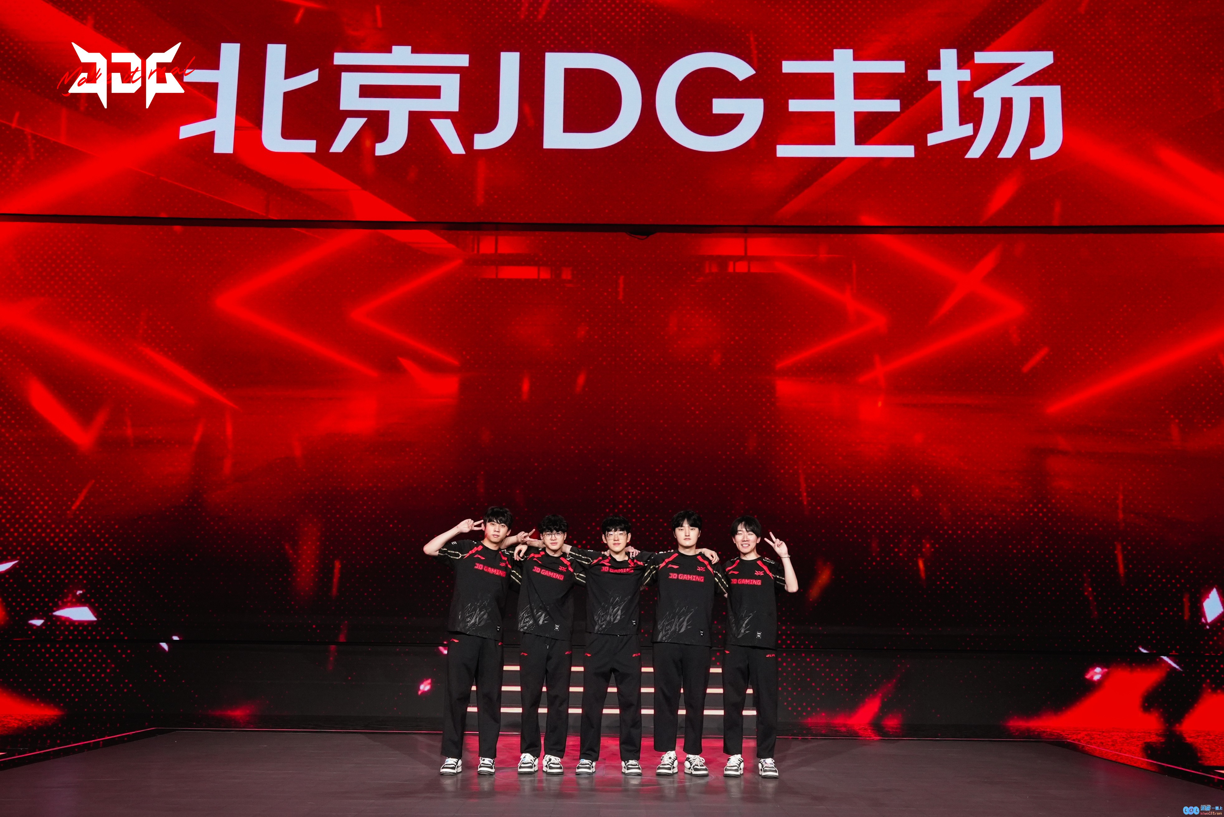 冒泡赛都不稳了！JDG止步八强仅拿到10分全年20分目前排名第七，战队前途何在？
