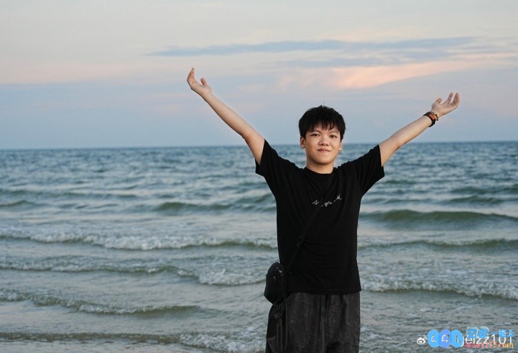 Angel分享旅游美景照片：来看海了，很美的夕阳，感受生命中的温柔与宁静