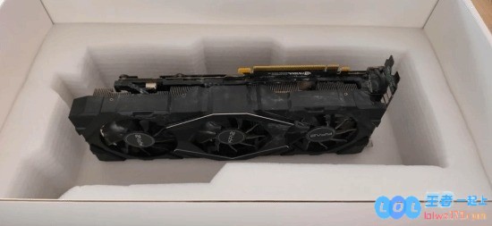 太惨！攒一年钱花2万买RTX5090：开箱是大米和面条，游戏梦竟成了大米梦