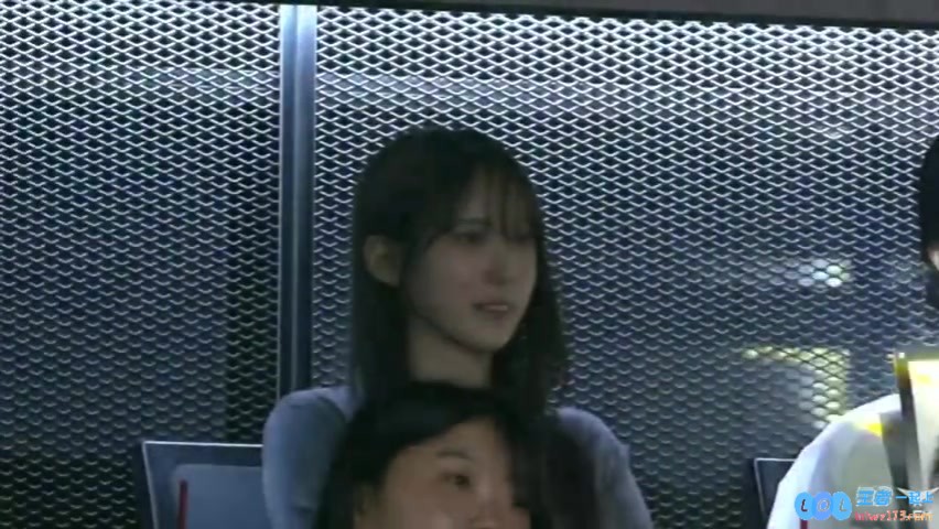 宇宙少女成员Luda到现场观看KTvsDK的比赛，让人与宇宙的距离瞬间拉近