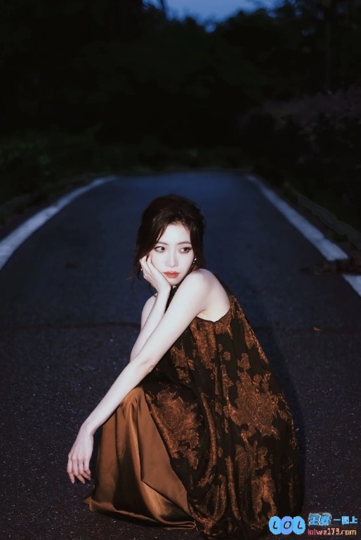 主持希然晒照配乐《如果当时》：把风藏进歌里，唤起那些被遗忘的记忆与情感