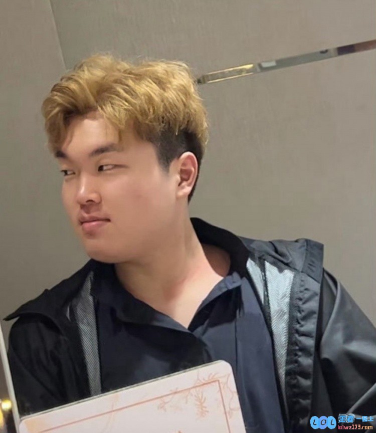 致敬JKL的国际大赛前染发？Bin表示MSI之前想染一头黄毛🤨