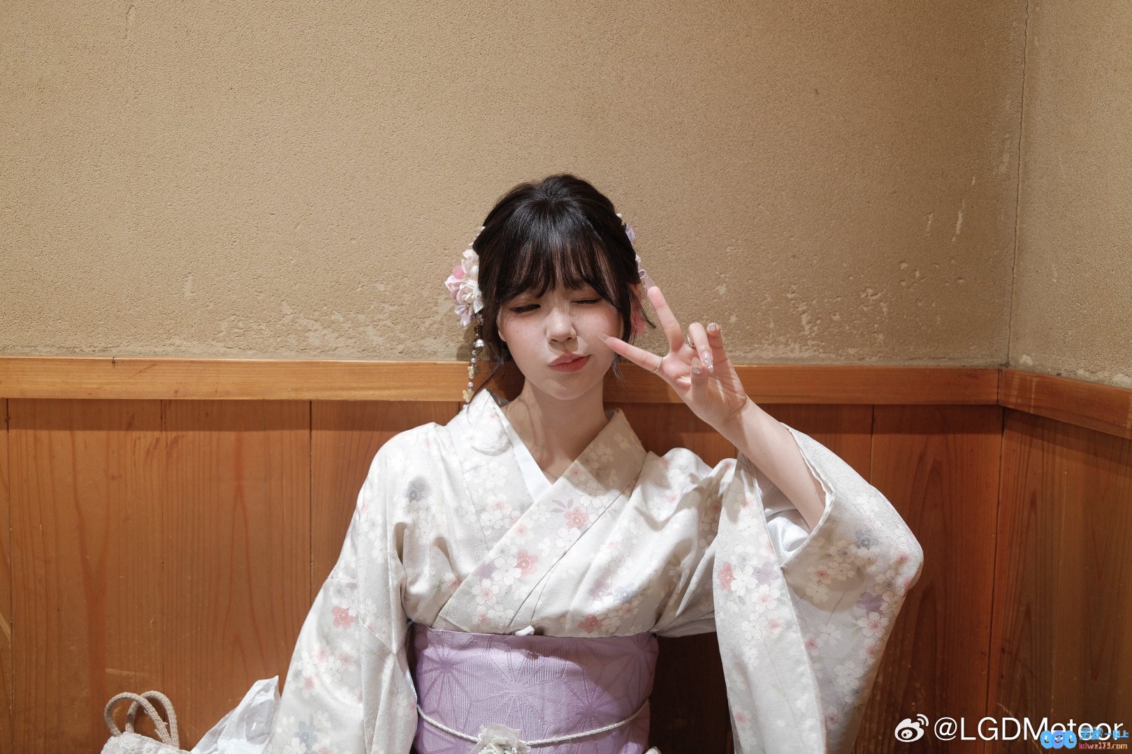 郎才女貌?LGD俱乐部打野选手Meteor晒出与女友日本游玩美照，浪漫旅程尽显甜蜜