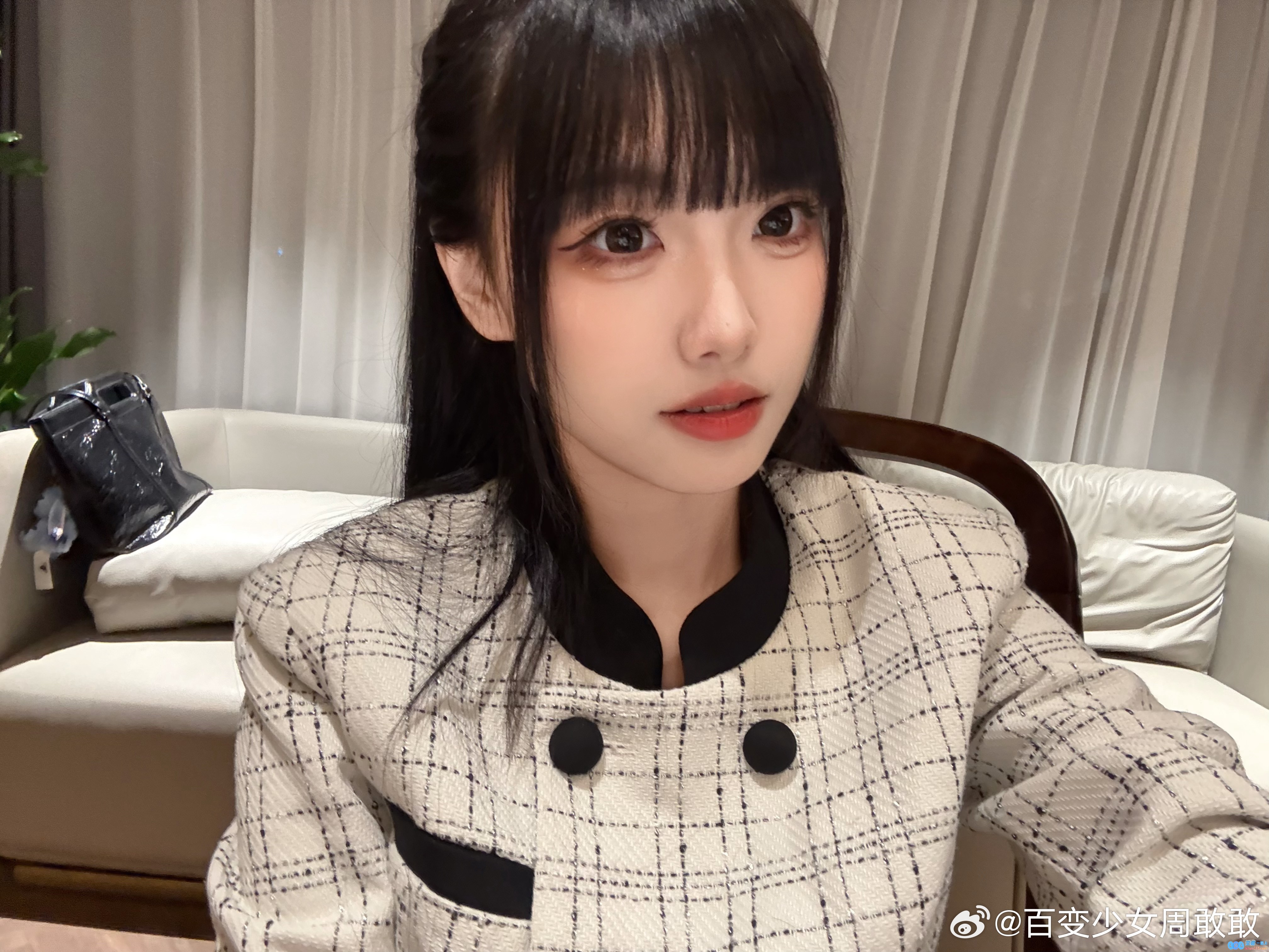 青春洋溢这一块！主持周敢敢晒生日返图：出厂第23年质检合格报告，尽显活力与魅力