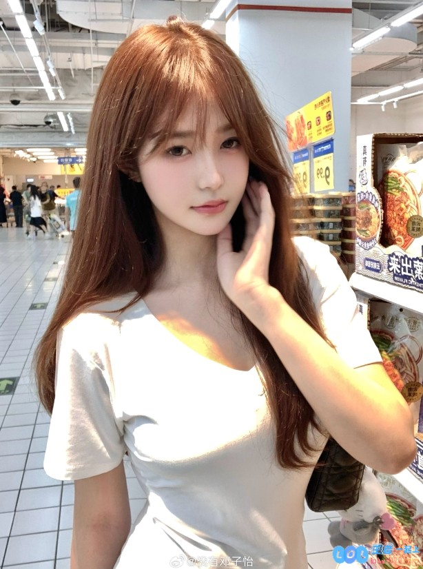 Meiko女友邓子怡晒照：她好可爱得想办法和她约会?