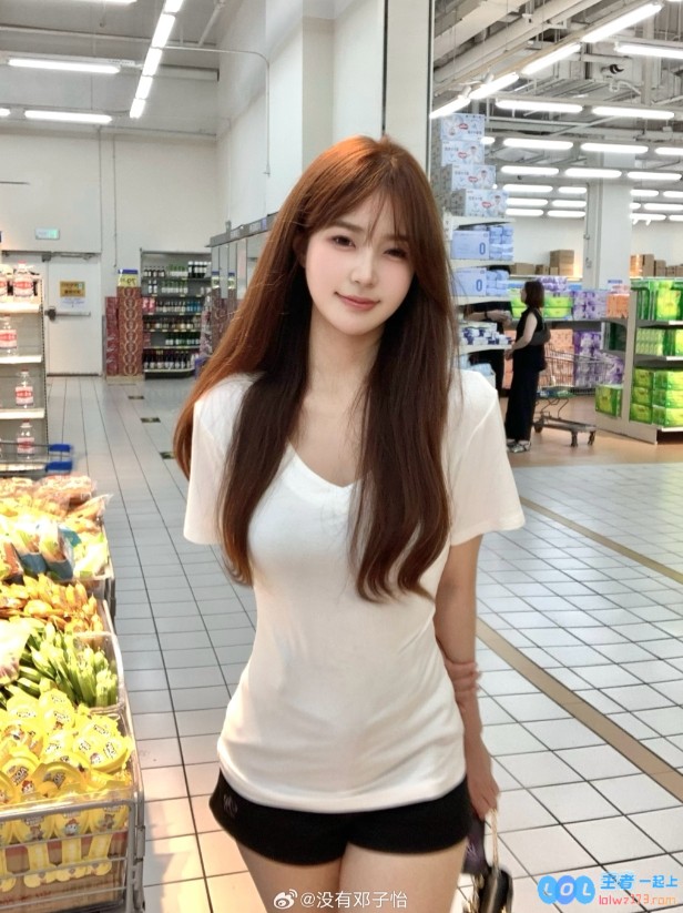 Meiko女友邓子怡晒照：她好可爱得想办法和她约会?
