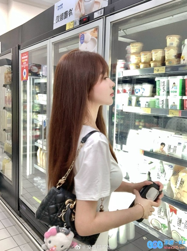 Meiko女友邓子怡晒照：她好可爱得想办法和她约会?