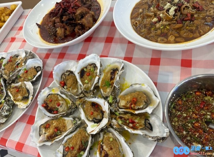 JDG工作人员分享晚餐：JDG食堂开饭啦！最强王者们吃好喝好，欢聚一堂品味生活！