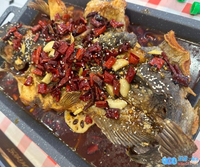 JDG工作人员分享晚餐：JDG食堂开饭啦！最强王者们吃好喝好，欢聚一堂品味生活！
