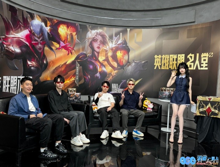 这高跟鞋?这腿！互动女主持人十月晒照：名人堂活动结束啦~