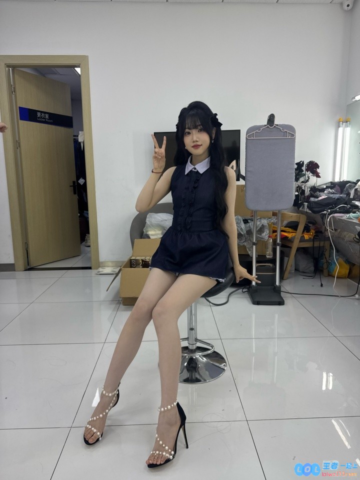 这高跟鞋?这腿！互动女主持人十月晒照：名人堂活动结束啦~