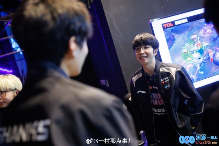 卖票双C！摄影师一村晒Elk和Shanks赛后聊天照：一起去加拿大吧，令人向往的旅程再临