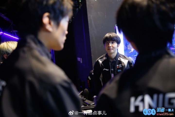 卖票双C！摄影师一村晒Elk和Shanks赛后聊天照：一起去加拿大吧，令人向往的旅程再临