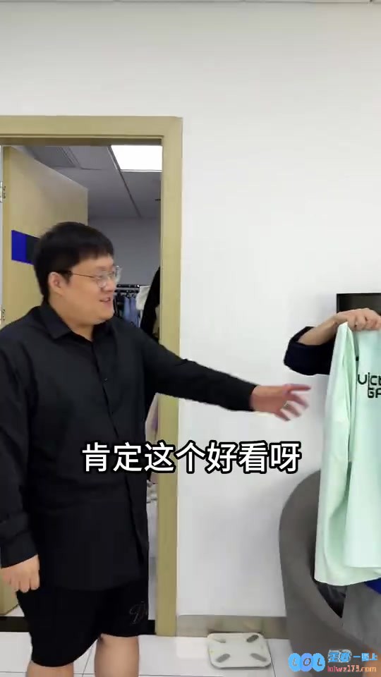 解说米勒整活视频：今天这俩队服哪个好看一点？让我们一起品味不同的风格与气质