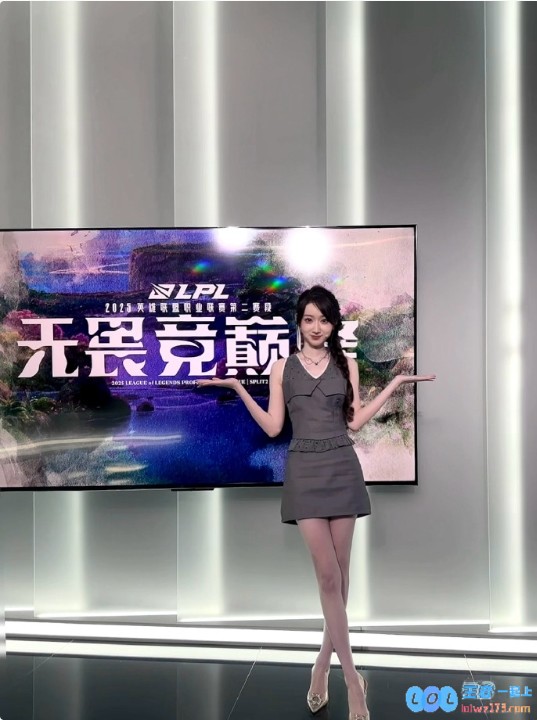 互动主持不是童童我不看！主持童童更博晒照：5月17日LPL互动见～