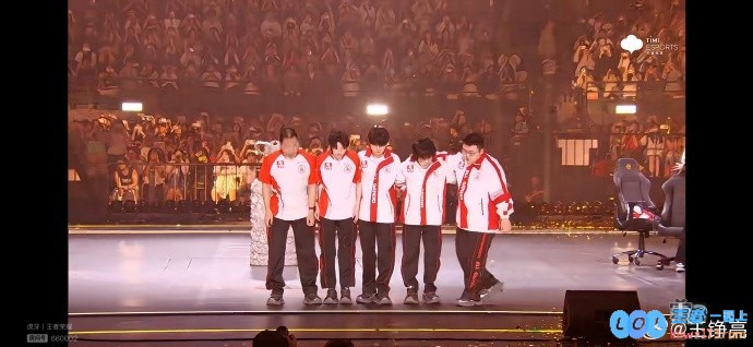 忠实粉丝！歌手王铮亮祝贺AG超玩会夺KPL春冠：我们是冠军?！