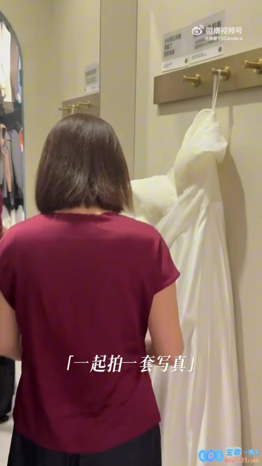 余霜分享和妈妈的母亲节写真合照：愿我的女神永远闪闪发光✨与母亲的岁月交融，相伴无尽情