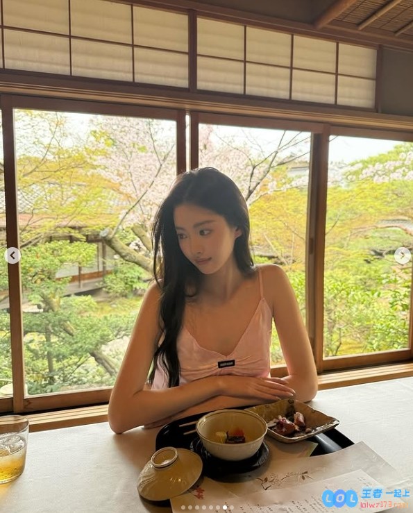 Ming绯闻女友1saye晒照：脖子上怎么红红的？究竟是何原因引发热议？