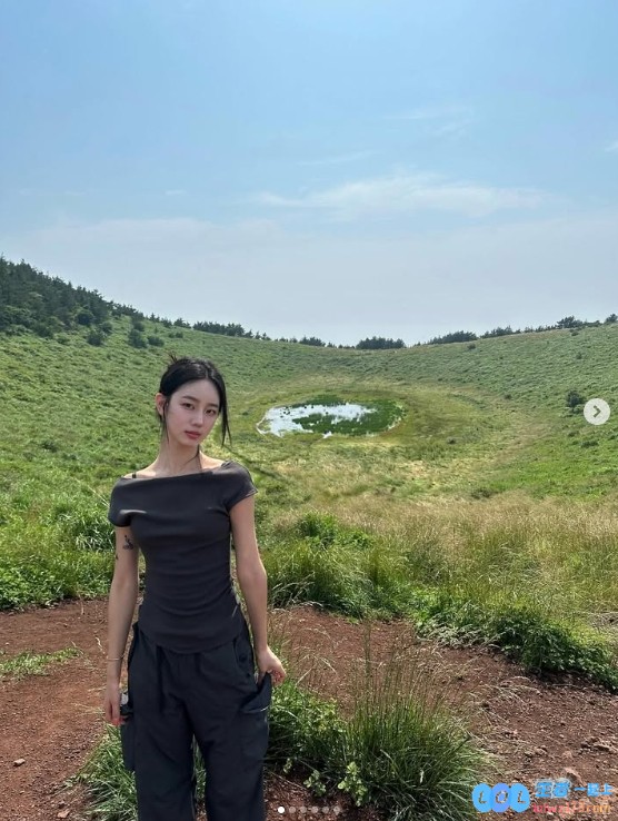 Peyz姐姐晒照：到户外呼吸新鲜空气~快来看看她的迷人瞬间与自然的亲密接触