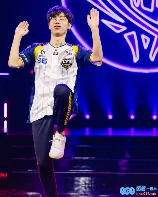 LOL官推发文：今天我们能看到另一场Driver的舞蹈吗？让我们一起期待这场视觉盛宴吧！