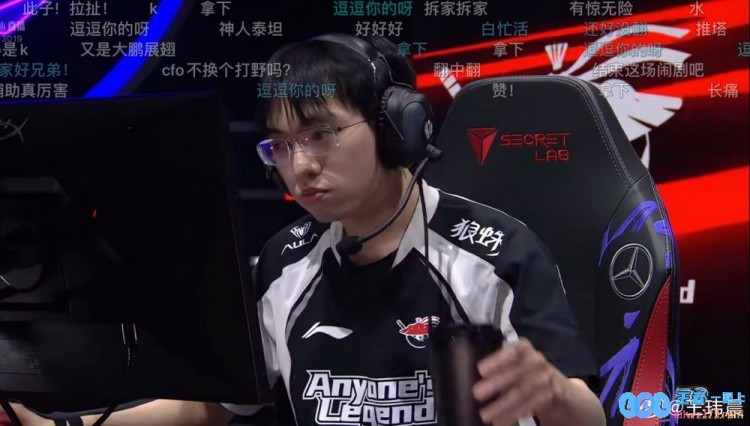 媒体人：翻中翻感谢对面泰坦，开局是他后面关键时刻还是他，赛场背后的精彩故事