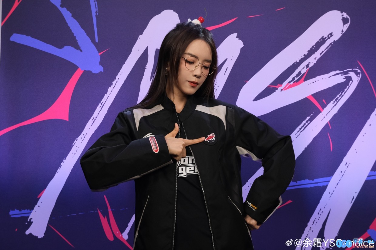 余霜晒与管泽元合照：这次MSI出征服也太帅了吧！LPL队伍加油