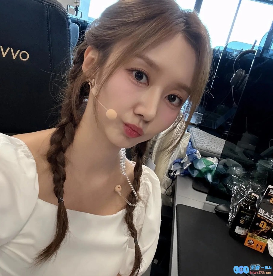 LCK官方主持尹秀彬晒照：还没上传的照片合集，揭示一段未被记录的故事
