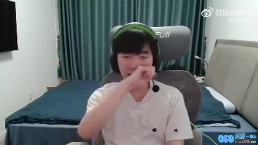 Cryin：Gala也挺惨前几年好歹能八强，感觉今年有点难进世界赛，这样的状况可让人心疼