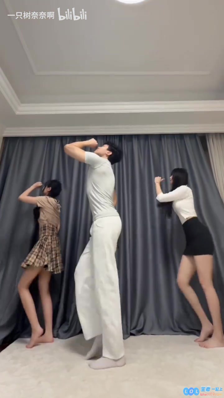 怎么小伞跳的最妖娆啊！树奈奈发布视频：定好闹钟一起看BLG对阵T1