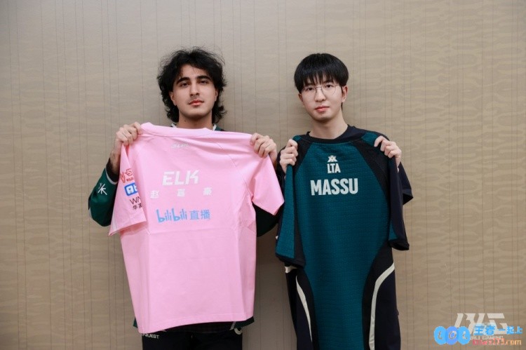 BLG晒Elk和Massu交换队服：互动时间！与新朋友交换队服，点燃电竞激情