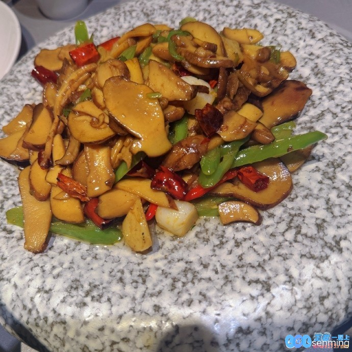 Meiko请客吃饭！Ming晒聚餐照：感谢田老板，请客吃饭，一起欢聚庆祝友谊长存