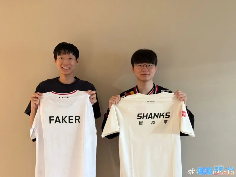 Faker好起来了？Shanks晒与Faker交换队服：哈哈哈哈哈哈哈哈