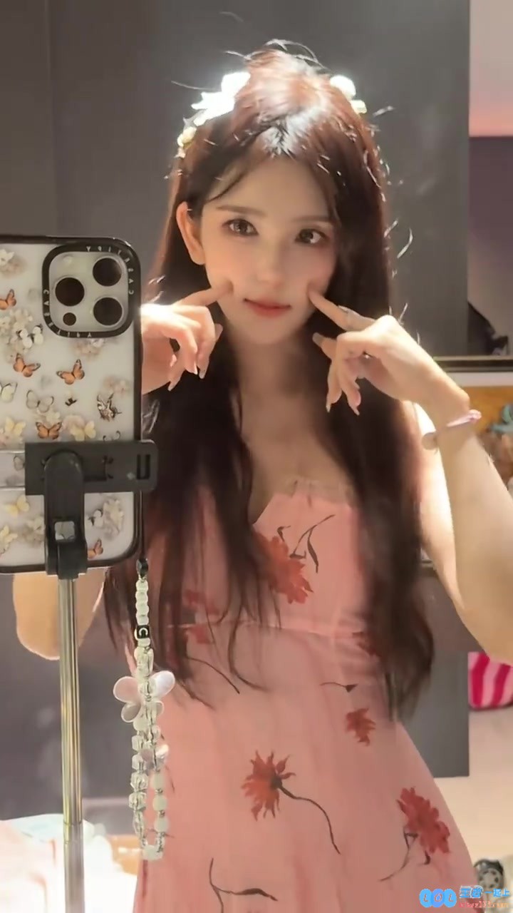 LPL官方解说Rita分享视频：dudududubabe～让我们一起畅游在游戏的奇妙世界中